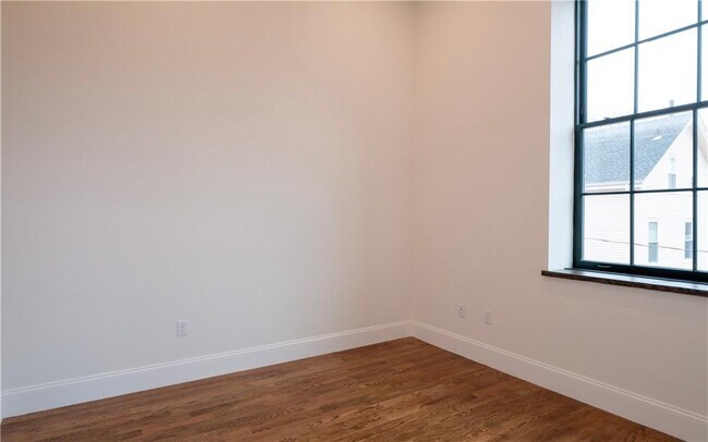 Building Photo - 15 Cranston Ave