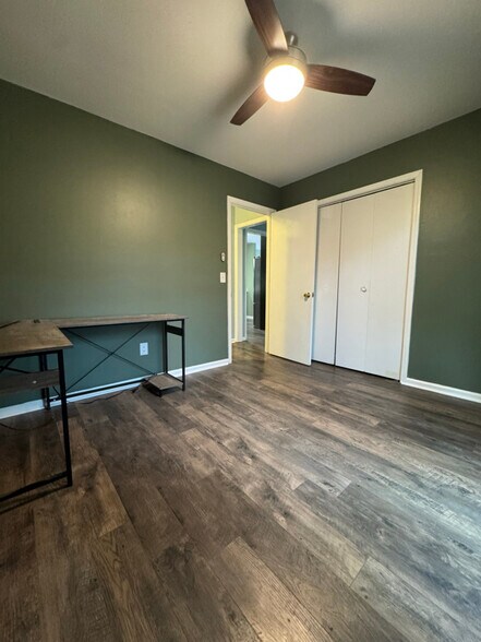 Building Photo - 1104 Boone Ln