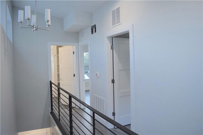 Building Photo - Modern Newer Townhome Across Frm UT