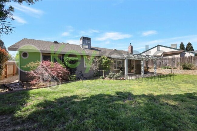 Building Photo - 6359 Edgewood Way