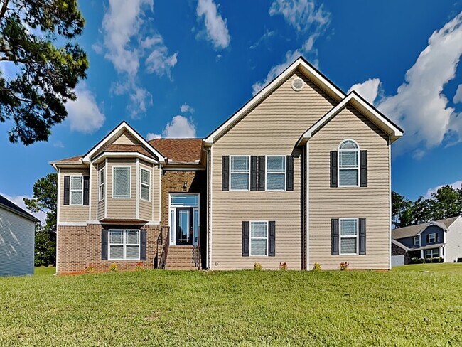 Primary Photo - Beautiful 6 Bedroom Home located in Hampton!
