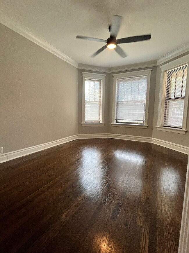 Building Photo - 7421 S Eberhart Ave