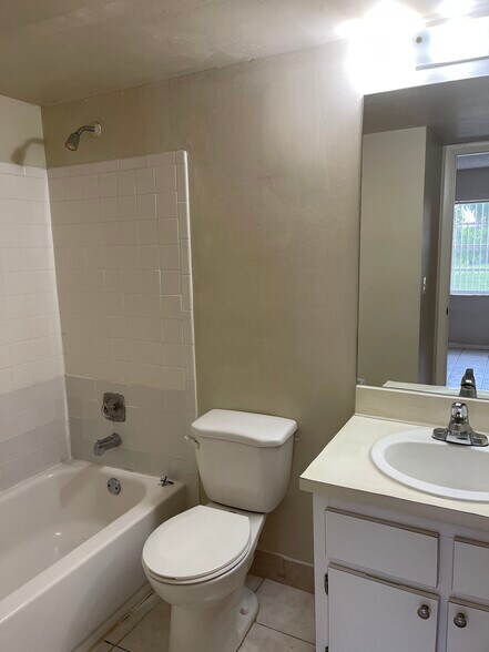Building Photo - 10802 Royal Palm Blvd