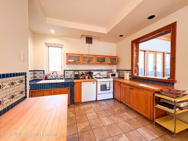Building Photo - 258 NY-214