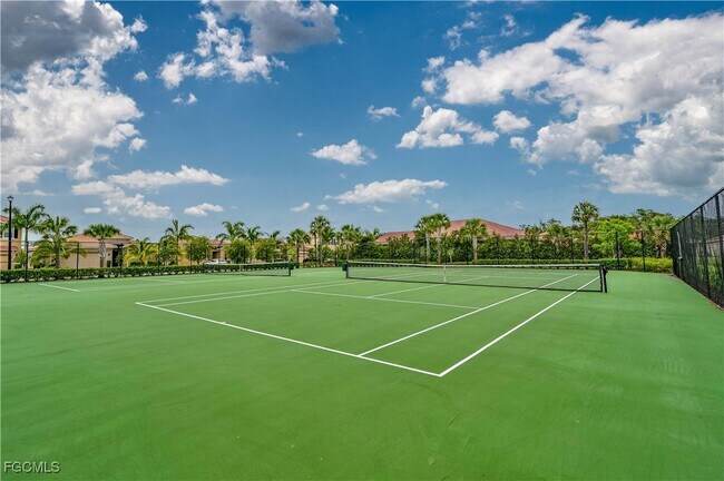 Building Photo - 2852 Royal Gardens Ave