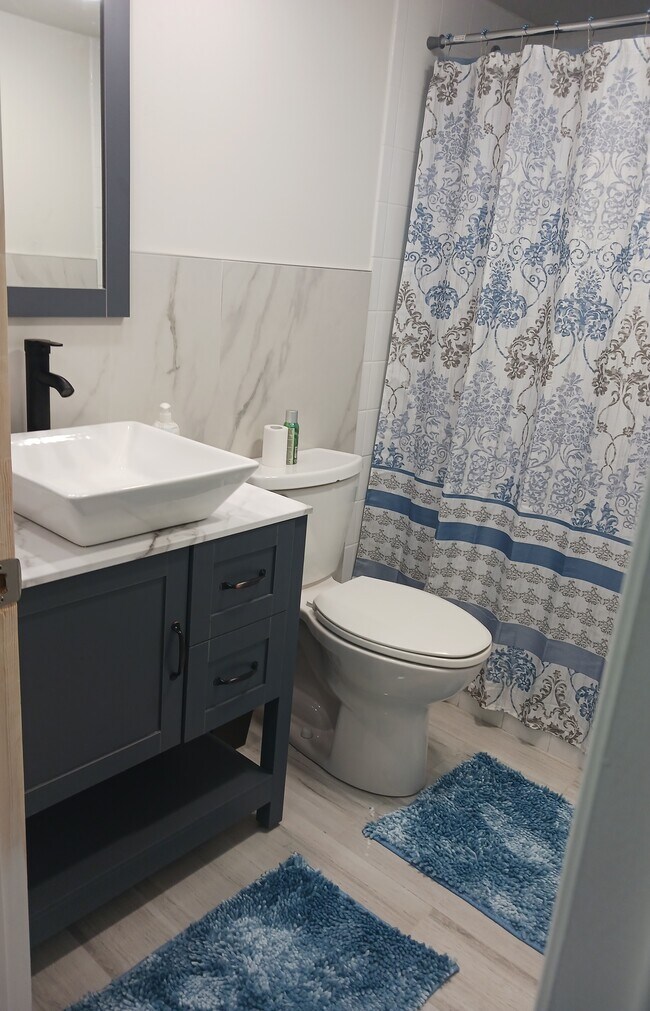 Building Photo - 3150 N Palm Aire Dr