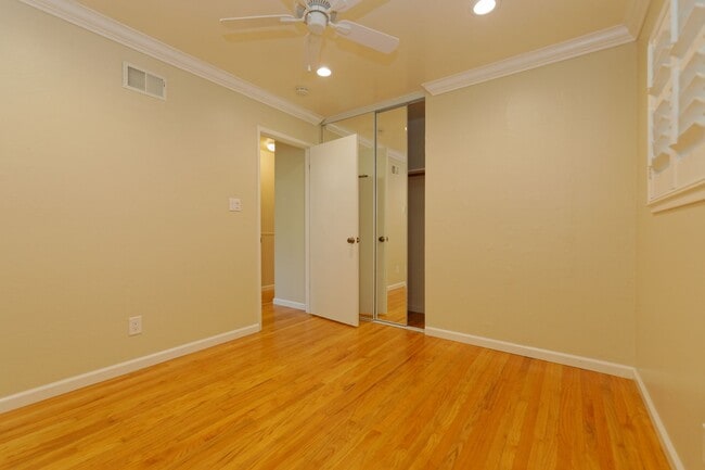 Building Photo - SANTA CLARA - tastefully updated throughou...