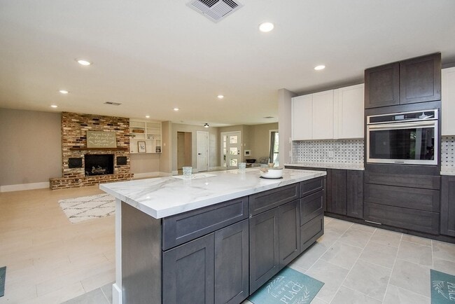 Building Photo - 7618 Highmeadow Dr