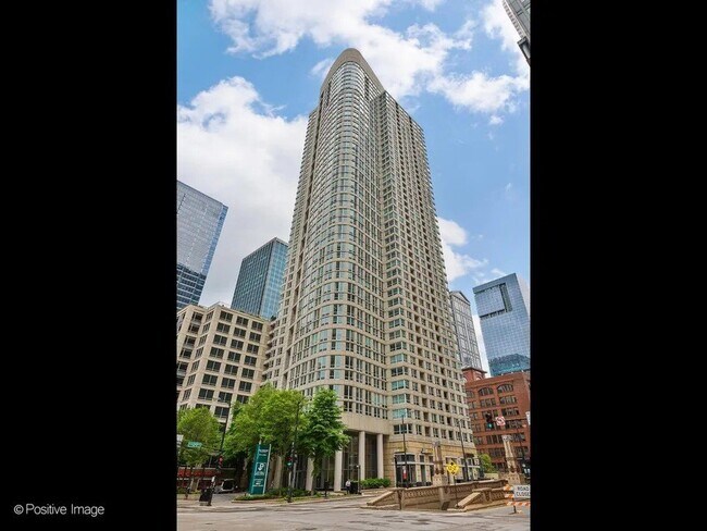 Building Photo - 345 N La Salle Dr
