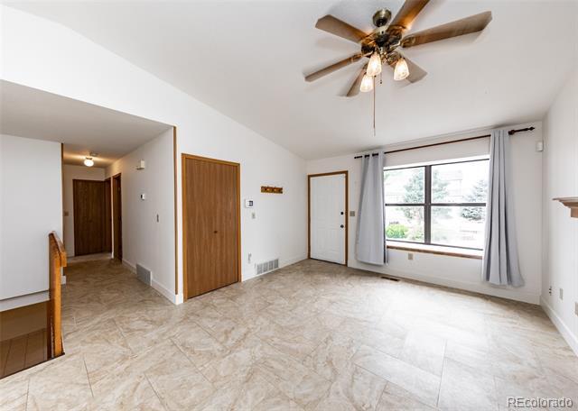 Building Photo - 838 Daffodil St