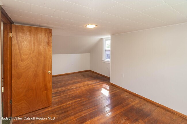 Building Photo - 297 Clifton Ave