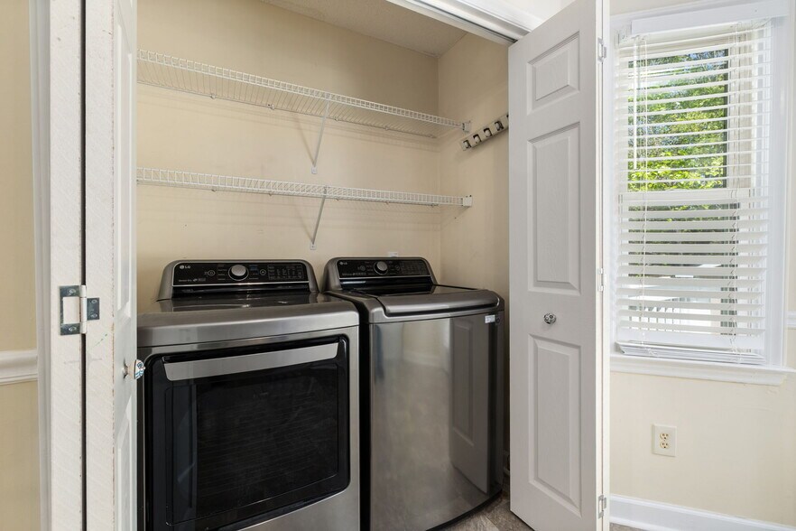 In-Unit Washer and Dryer - 940 Skylar Ct