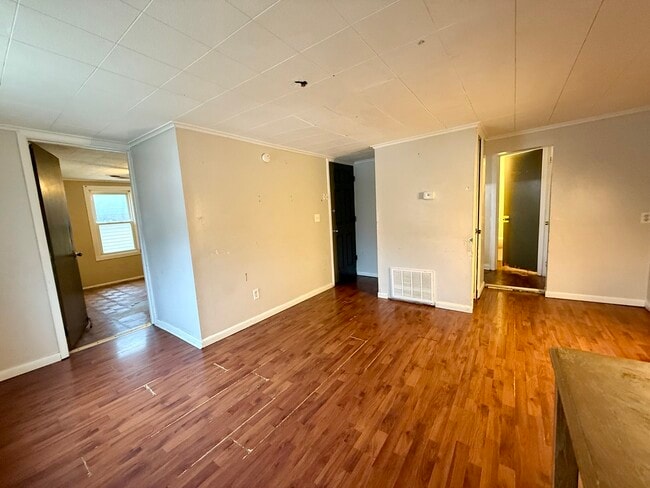 Building Photo - 723 Richards St