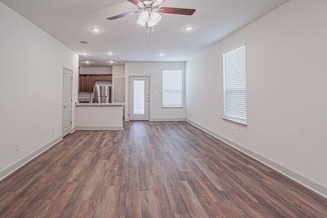 Building Photo - 7411 Gramercy Way