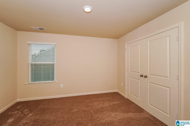 Building Photo - 525 Clover Cir