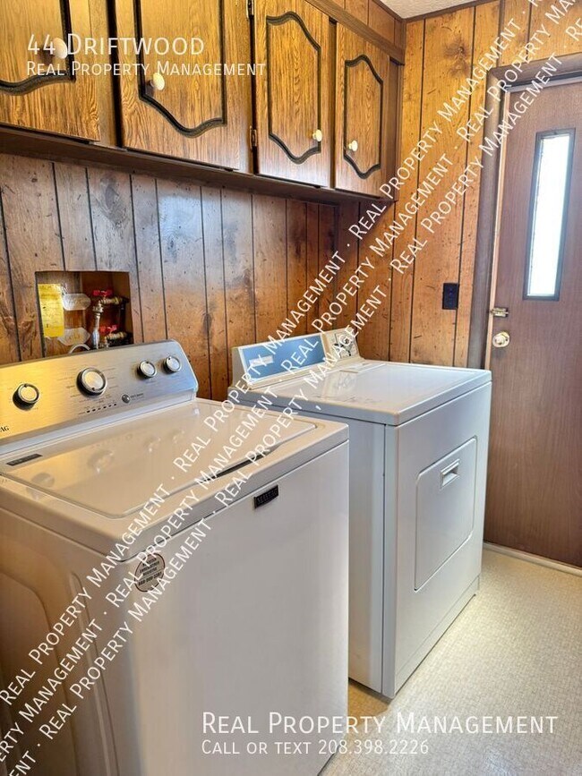 Building Photo - 44 Driftwood-