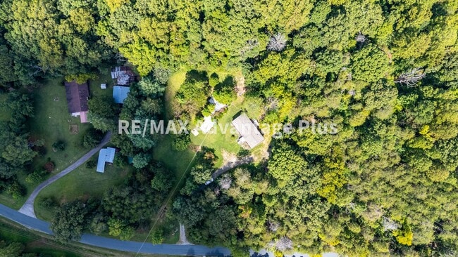 Building Photo - Modern Home Just Minutes to Farmville