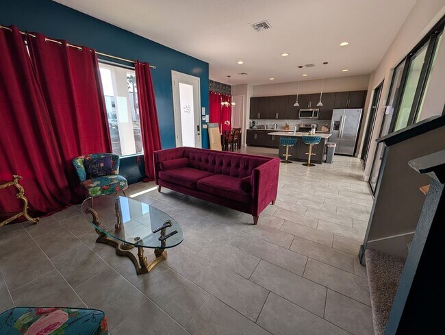 Building Photo - Beautiful Executive 4 Bed 3 Bath Home in Davenport!
