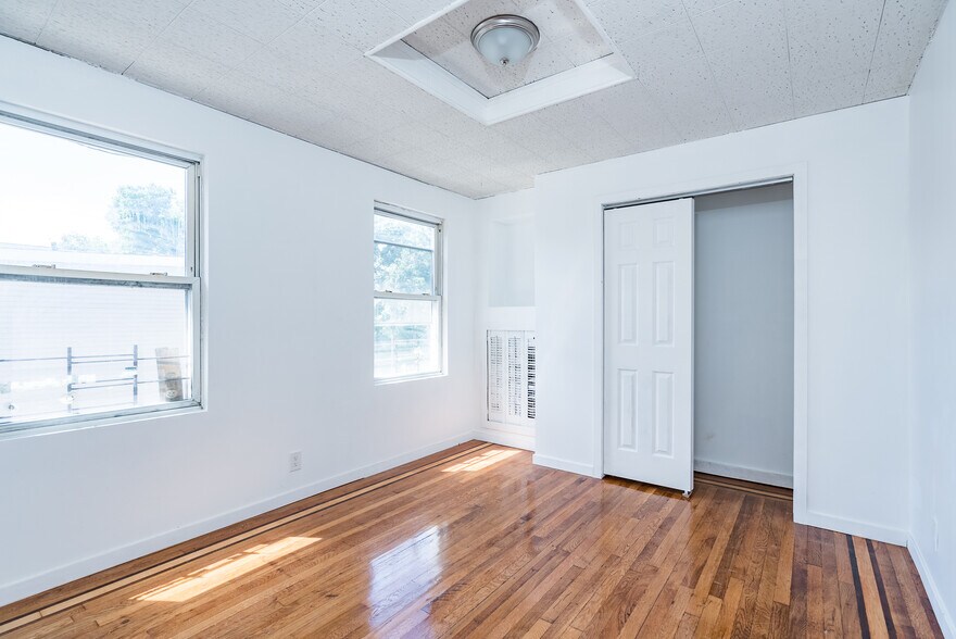 Building Photo - 832 Calhoun Ave