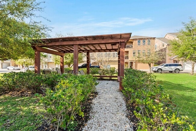 Building Photo - 11025 Upland Forest Dr