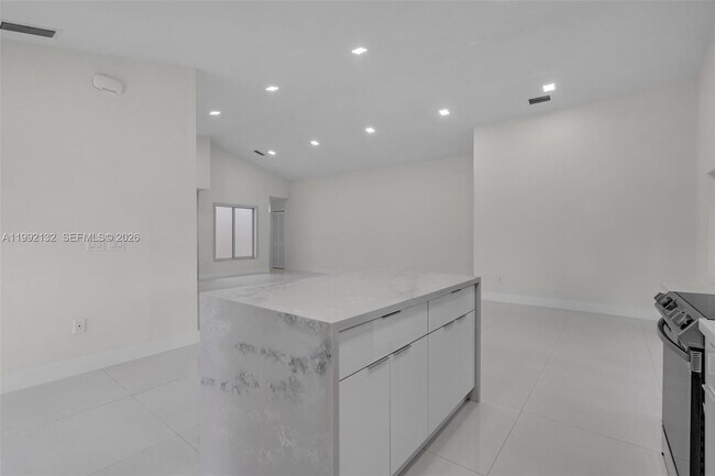 Building Photo - 803 NW 133rd Ct