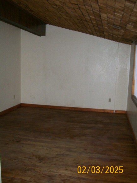 Building Photo - 528 N M St
