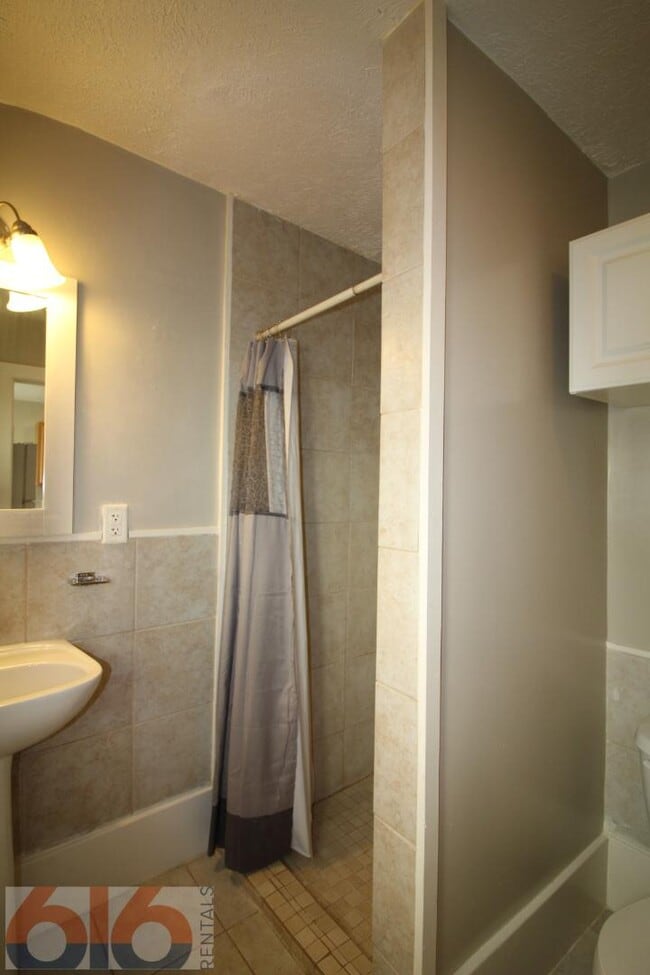 Building Photo - 819 Douglas St NW