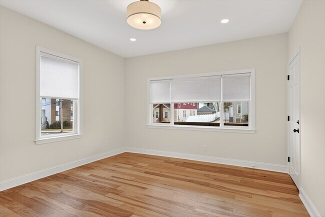 Building Photo - 28 Ekman St