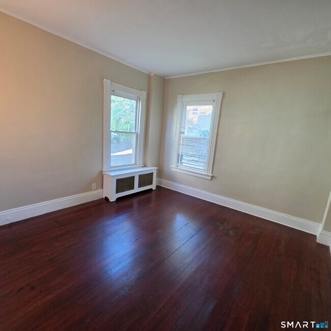 Building Photo - 142 Oakland Terrace