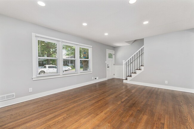 Building Photo - 7615 W 95th Terrace