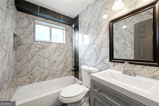 Building Photo - 156 Fairfield Pl NW