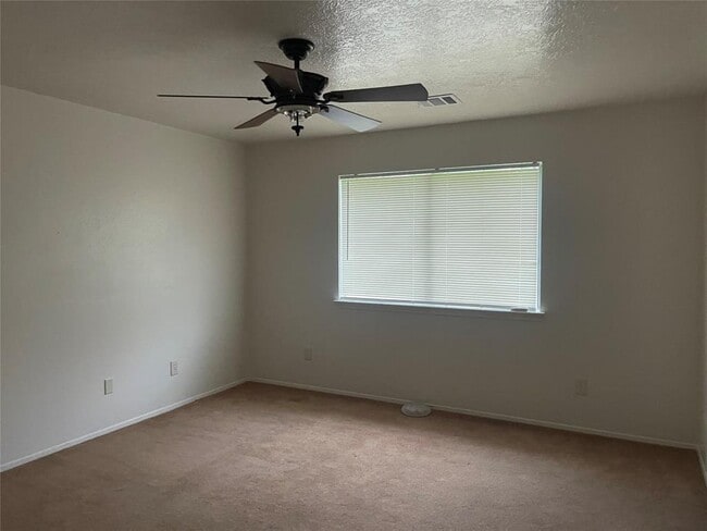 Building Photo - 10901 W Dogwood Dr
