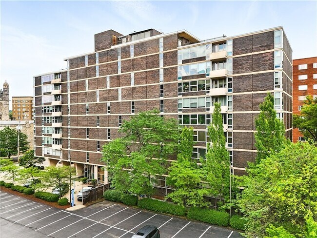 Building Photo - 552 N Neville St