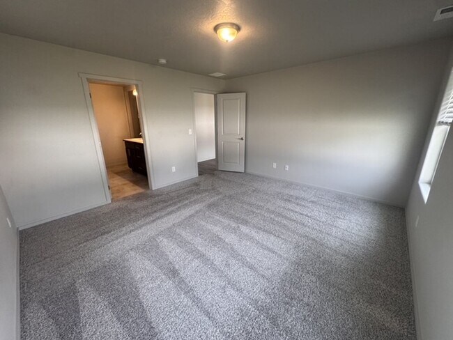 Building Photo - Luxury 4 Bed, 2 Bath Rancher in Spokane Valley!