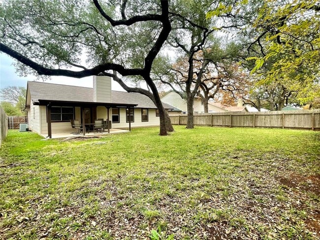 Building Photo - 703 Twin Oak Trail