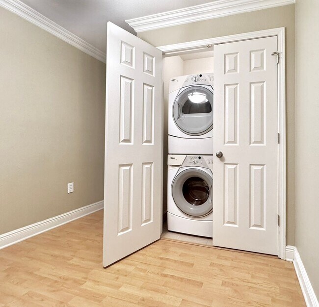 Building Photo - Stylish 2BR Condo in The Bradshaw – Gated ...
