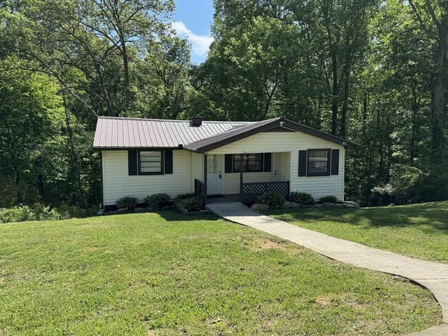 Building Photo - 746 Bishop Dr