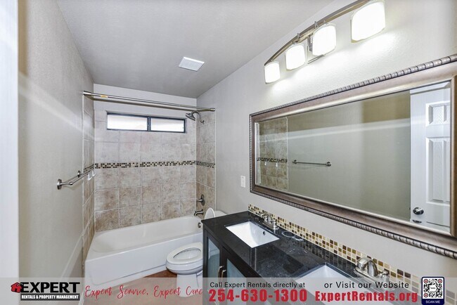 Building Photo - GORGEOUS 3 BEDROOM HOME WITH SOLAR PANELS!!