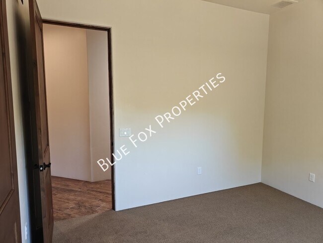 Building Photo - 13037 N Red Quail Pl