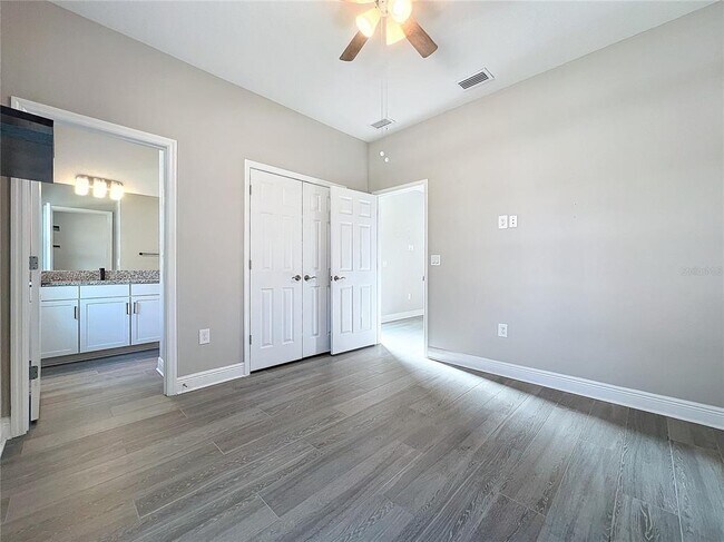 Building Photo - 5559 Trevesta Pl