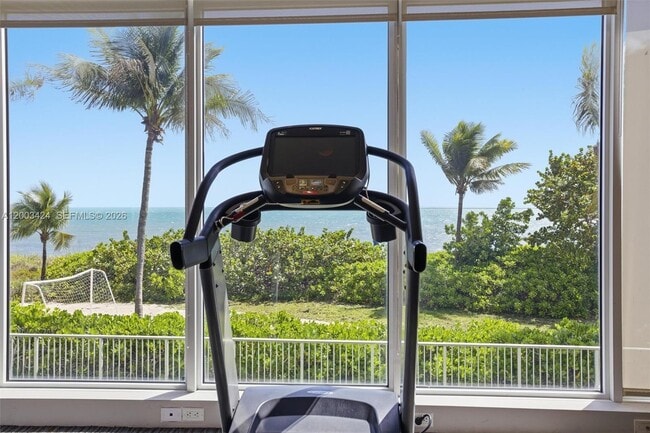 Building Photo - 600 Grapetree Dr