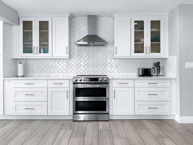 Building Photo - 4 Bed Waterfront Paradise with Pool, Dock & Gulf Access in Baileys Bluff