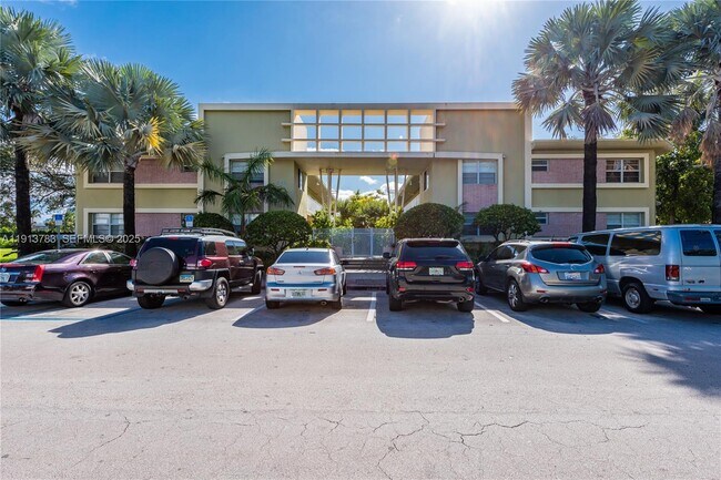 Building Photo - 350 S Shore Dr