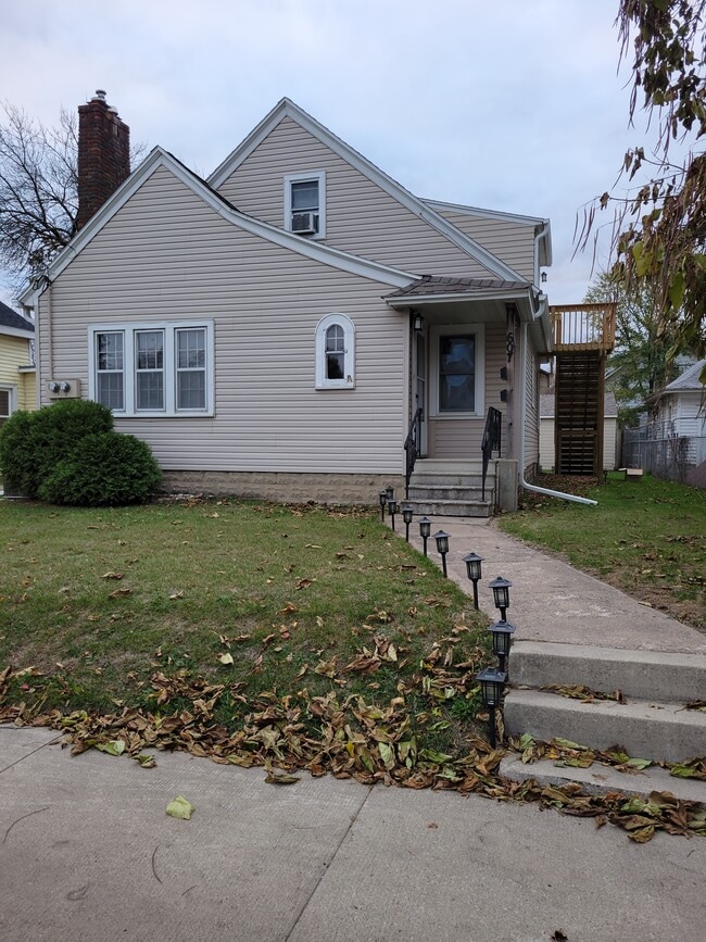 Front Door - 607 5th Ave SE
