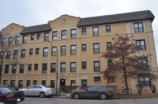 Building Photo - Large studio east of Chicago River