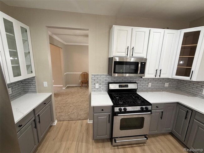 Building Photo - 27424 Rosewood Ct