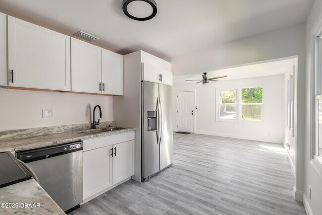 Building Photo - 138 Kingston Ave