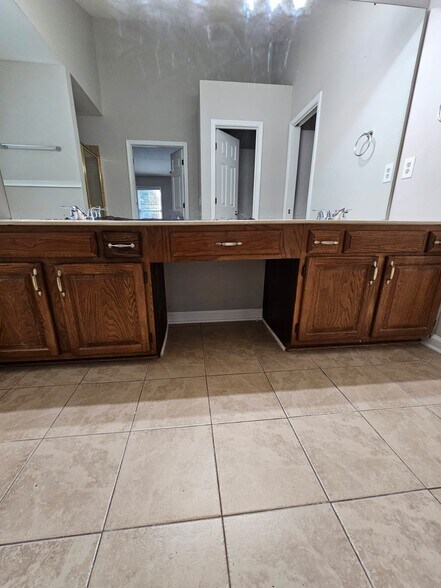 Building Photo - 4926 Benthaven Ln