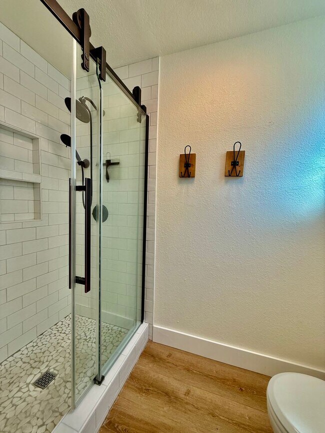 Building Photo - 310 Creekside Ct