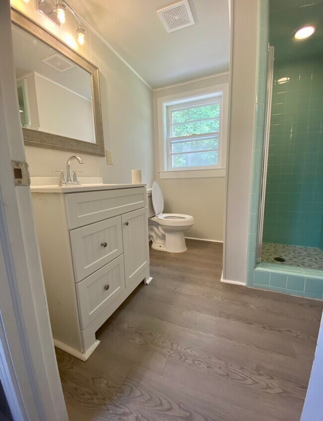 Building Photo - 609 Sunset Ave